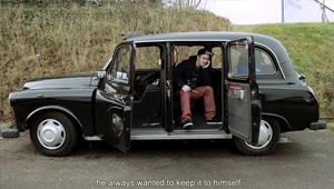 Ben Lewis hat von Monster Energy ein original englisches Taxi bekommen, mit dem er für seine neue Webshow kreuz und quer durch Europa fährt.