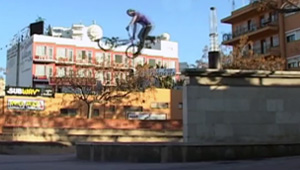 Als das Nike-6.0-Team 2010 auf Mallorca war, hat Björn Mager einen heftigen Tailwhip aufs Parkett gehauen. Hier ist die Footage davon.
