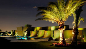 Was für ein Spot! Das Architekturbüro A-cero hat in Madrid ein wahres Traumhaus für BMXer gebaut, das rundum mit perfekten Transitions versehen wurde.