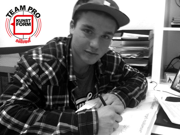 Kiams erste Amtshandlung für kunstform?!: den Sponsoringvertrag unterschreiben