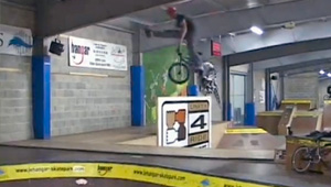 Im Jahr 2003 Little Devil hat Van Homan, Alistair Whitton, Mat Beringer, Kris Bennett und John Heaton auf einen Roadtrip durch Frankreich geschickt.