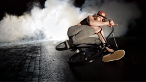 Wallrideepos mit dem holländischen Oben-ohne-Model Mark Vos.