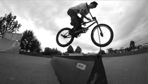 Oskar Martens ist an einem regnerischen Ostermontag im Breisgau losgezogen, um ein paar Clips für Autum Bicycles zu filmen. Hier ist das Ergebnis.