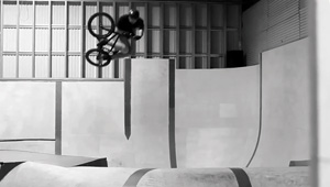 Ben Hennon und Kevin Kalkoff waren in Kopenhagen, um einen Traum von Bowl zu fahren. Hier ist das Video von ihrem Besuch im Ramp Riders Club.