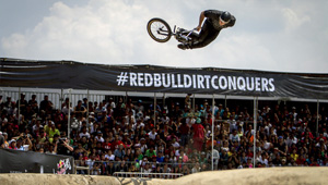 Red Bull Dirt Conquers Livestream: Sei mit dabei, wenn 29 der besten BMX-Fahrer der Welt am 13.4.2014 in Guadalajara (Mexiko) gegeneinander antreten.