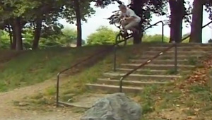 Robert Neumann enttäuscht uns nie! Diesmal geht es mit Kontrolle, Freecoaster und einem Smiley-Sticker auf dem Steuerrohr durch die Weltgeschichte.