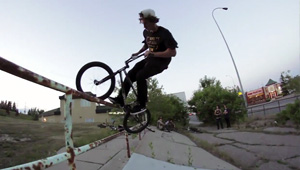 Ganz gleich, was Simone Barraco auch anpackt, er tut es mit einer Extraportion Style. Hier ist das Promovideo für seine Signaturereifen von Shadow.