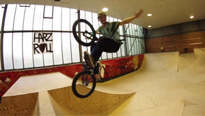 Christian Steifen massiert seinen kleinen aber feinen Localskatepark mit schickem Jumpbox geballer. Hier könnt ihr es euch ansehen.