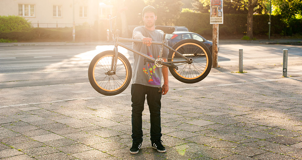 Stephan Götz aus Regensburg ist für seinen rigorosen Fahrstil berüchtigt. Wir haben uns sein Rad von KHEbikes einmal genauer angeguckt.