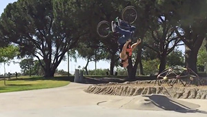 Backflips mit einem BMX-Rad locken niemanden mehr hinterm Ofen hervor. Es sei denn, man macht den Trick so wie Dylan Stark in diesem Video. Check it!