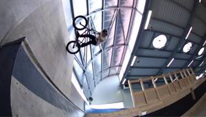 Wer auf flowige Bowl-Lines steht und gerade zwei Minütchen Zeit hat, sollte sich dieses feine Video von dem BSD-Fahrer Chaz Mailey zu Gemüte führen.