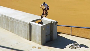 Ein weiteres Video voller Banger von dem stets gut gelaunten Premium-Piloten Connor Lodes, der vorbildlicher Weise nie ohne Helm unterwegs ist.