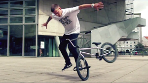 Dustyn Alts erstes Flatlandvideo für wethepeople setzt die Latte für die nächsten Edits schon mal auf eine ordentliche Höhe.