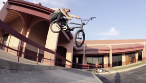 Die éclat-Fahrer Stevie Churchill, Sean Burns, Shane Weston, Darryl Tocco, Geoff Slattery und Dan Coller auf einem neuntägigen Roadtrip durch Texas.