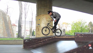 Der junge Schweinfurter, Eduard Kenig nimmt seinen Local-Park auseinander. Das Video ist zwar etwas verwackelt, aber trotz allem schön anzusehen.