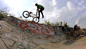 Fred Dalicho hat seinen Welcome-Edit für Infest Clothing an diversen Dresdner Outdoorspots und der Halle in Riesa gefilmt. Hier gibt