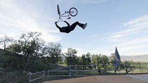 AIRTIME! James Foster hat in Woodward West vorbeigeschaut, um vor den X Games 2014 noch ein paar Trainingsrunden auf der Megaramp zu absolvieren.