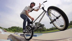 Karl Poynter gehört zu den Vorreitern des Freecoaster-Fahrens. Hier sind ein paar Clips, die mit einer Kassettennabe bestimmt einfacher gewesen wären.