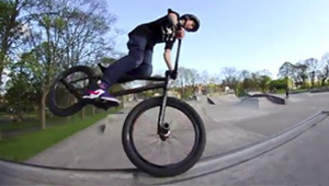 Viel zu gut! Obwohl Lewis Cunningham erst elf Jahre alt ist, verschlingt er schon Kinkedrails und hat nebenbei noch den Nosemanualcode geknackt.