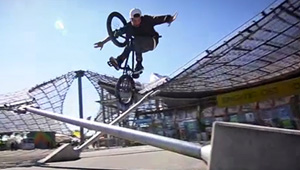 Lucas Kneubühler fegt in diesem Video so präzise durch die Straßen von Barcelona, München und Berlin wie das sprichwörtliche Uhrwerk seiner Heimat.