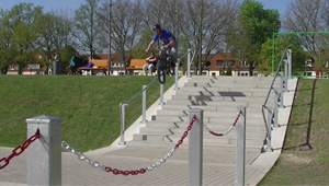 Kaum einer kennt die Straßen von Bremen so gut wie Magga. Hier ist seine Sammlung Wesergold für den Alliance BMX-Shop.