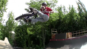 Hier sind ein paar leckere Leftovers von einer Session, die Martyn Cooper, Isaac Lesser und Björn "Bommel" Mager im Mellowpark gefahren sind.
