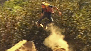 Skateboarding und Dirtjumps passen eigentlich nicht so gut zusammen. Die Hauptdarsteller dieses Videos probieren trotzdem einmal ihr Glück im Dreck.