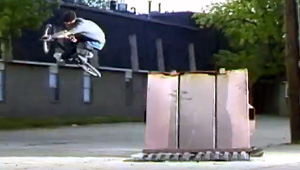 Dem Titel zum Trotz hat Steven Hamilton schon wesentlich durchgeknalltere Edits als diesen abgeliefert. Für Fans trotzdem empfehlenswert.