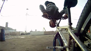 Nachdem Tim Knoll einen der erfolgreichsten BMX-Edits aller Zeiten gedroppt hat, gibt es jetzt noch mal Nachschlag in Form dieses krassen POV-Videos.