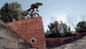 Das französische Vans-Team hat Verstärkung bekommen. Hier gibt es den überaus gelungenen Welcome-Edit von Tom Deville, der gerne mal am Lenker dreht.