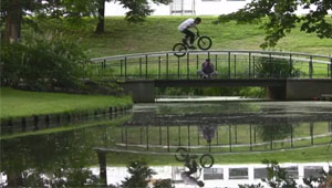 Das Warten hat ein Ende, Brunos Section aus der Homegrown DVD ist online gegangen. Hier könnt ihr euch fast 4 Minuten geballte Streetaction sehen.