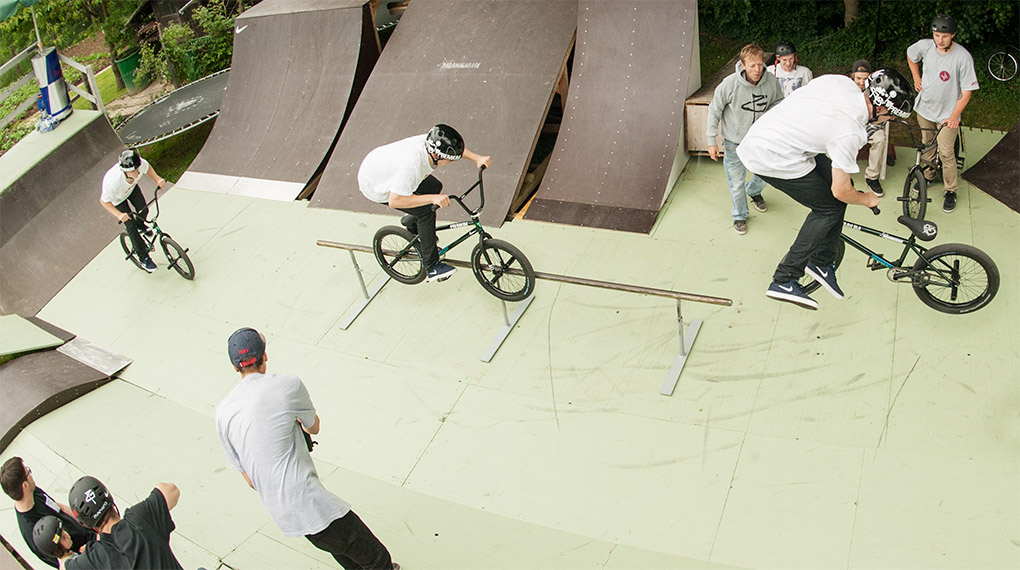 Felix Prangenberg ist nun auch 16 und somit der Volljährigkeit ein Stück näher. Dies hat er mit einem Jam+Sleepover mehr als gebührend gefeiert.