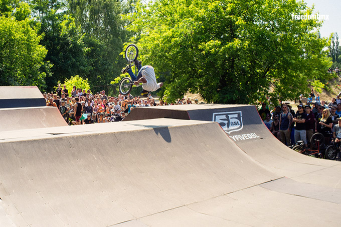 Leon Binckebanck Highway to Hill 2014