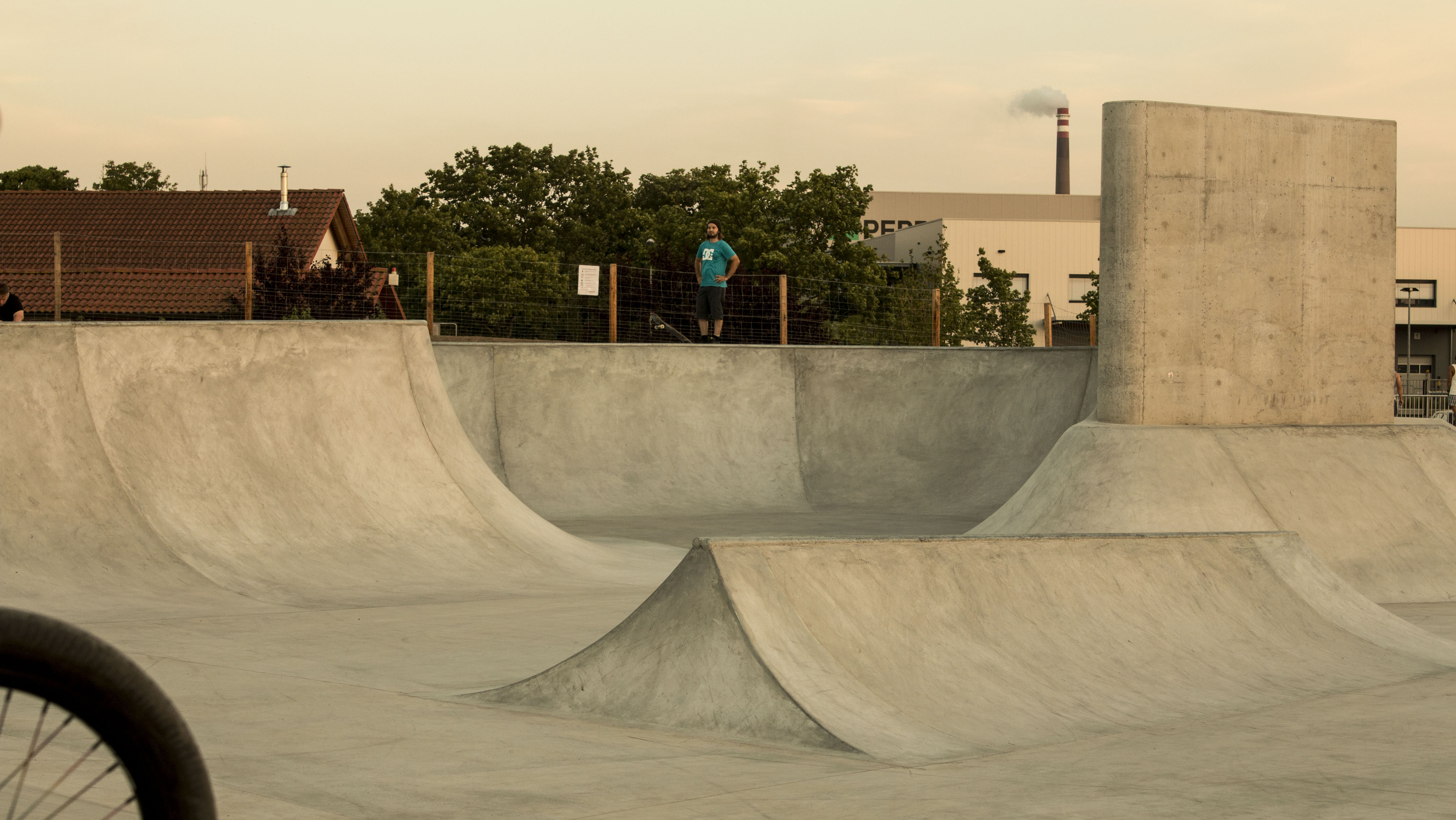 Auch eine Bowlcorner, wahlweise mit Wall, darf in keinem echten Skatepark fehlen.