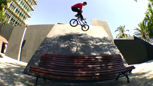 Bengo ist ein Meister der Rail- und Nosemanualbalance. Hier ist seine großartige Section aus 