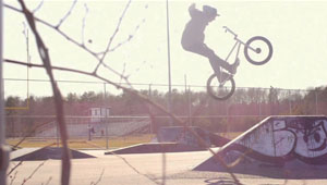 Die beiden Merritt AM Fahrer Brett Silva und Stephen Salley haben einige Clips beim Aufwärmen gefilmt. Nach diesem Video fragt man sich: warum AM?