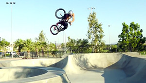 Daniel Sandoval zeigt ein paar Tricks in seinen Localparks. Nix Weltbewegendes, einfach nur solides Radfahren von einem der besten BMXer der Welt.