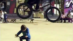 Vom Handrail- zum Kinderschreck: Hier ist ein Video, das David Grant für Almond in Barcelona gefilmt hat und außerdem gibt es eine Überraschung zu gewinnen.