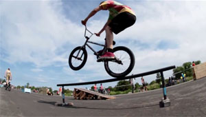 Am 25. Mai veranstaltete der Deepend Shop aus Frankfurt im Rahmen des ADFC Sommerfestes einen Jam auf den Hauseigenen Shopstacles.