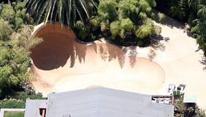 Angelina Jolie und Brad Pitt haben ihrer Adoptivtochter Shiloh einen Skatepark geschenkt. Praktisch: Dieser befindet sich im Garten ihres Anwesens!