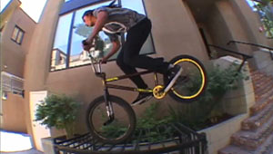 Hoang Tran macht sich was Videos angeht ziemlich rar, weshalb es immer umso erfreulicher ist etwas von ihm zu sehen.