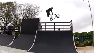 Nachdem Isaac Lesser wegen eines gebrochenen Knöchels einige Zeit lang aussetzen musste ist er jetzt wieder da und feiert seine Genesung mit diesem Video.