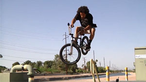 Lahsaan Kobza hatte bisher "nur" Signature-Lackierungen von Rahmen, doch nun hat er seinen eigenen Vorbau. Was der Chula Vorbau so kann seht ihr hier.