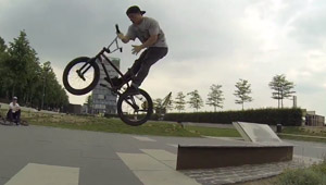 Nico van Loon stellt unter Beweis, dass er sehr genau weiß, wie er mit seinem Rad umzugehen hat. Hier ist sein neues Video mit 20 Inch Connects.