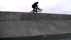 Phil Demattia zeigt in seiner Section auf der 