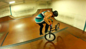 Rob Armour hat, was Liptricks angeht, einiges auf dem Kasten. Aber nicht nur das, denn in diesem Video seht ihr einen Trick, welcher schier unglaublich ist.