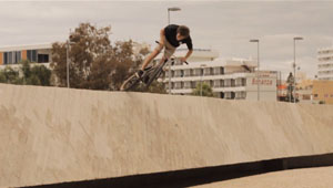 Ruben Rodriguez nimmt ohne Pegs und mit einer amtlichen Portion Style sämtliche Streetspots in Teneriffa auseinander.