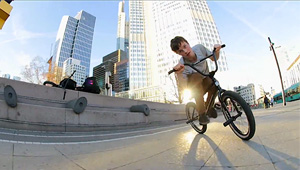 Sebastian Anton zerlegt in seinem Welcome-Edit für United Bike Co. die Straßen von Frankfurt und Berlin. Yeah, boy!