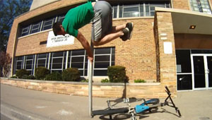Nachdem Tim Knoll mit seinem Video, welches er vor einem Jahr hochlud, einen riesen Erfolg hatte, ist er in aller Munde und liefert regelmäßig nachschub.