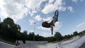 Tom van den Bogaard hat den weiten Weg nach Wasserbillig auf sich genommen, um den neuen Bowl zu fahren und einige Lookback Combos zu machen.